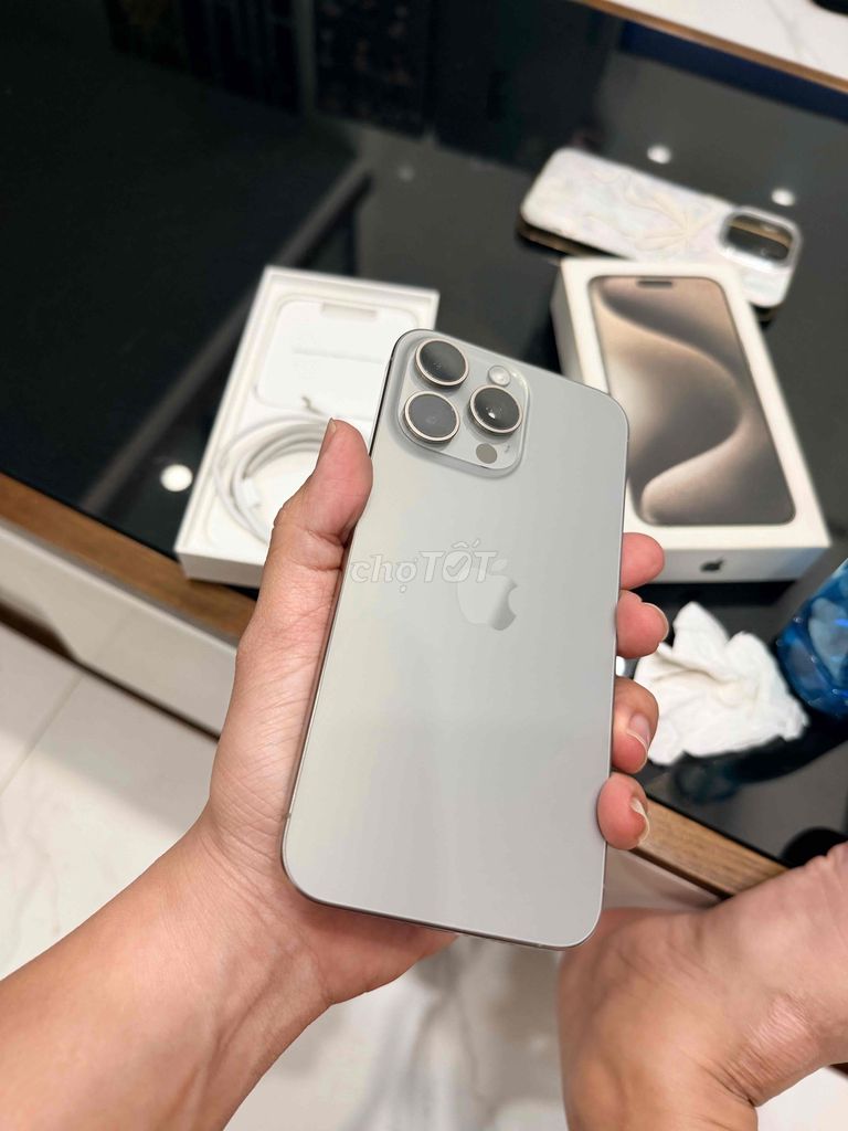 iPhone 15 Pro Max 256GB Titan hàng FPT , full hộp. Mua bán Điện thoại tại Quận Ngũ Hành Sơn Đà Nẵng được đăng bởi Nguyễn Trần Quốc Bảo hình 1