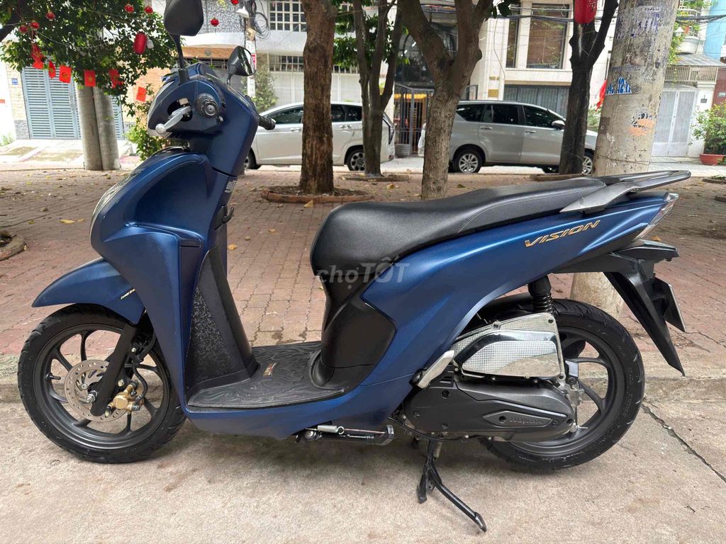 Специальная серая модель Honda Vision 2023