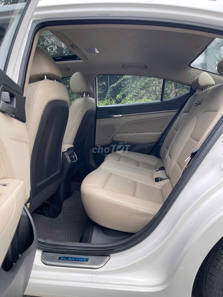 Bán xe Hyundai Elantral gia đình đang đi. Mua bán Ô tô tại Quận Hải Châu Đà Nẵng được đăng bởi Lan  hình 7