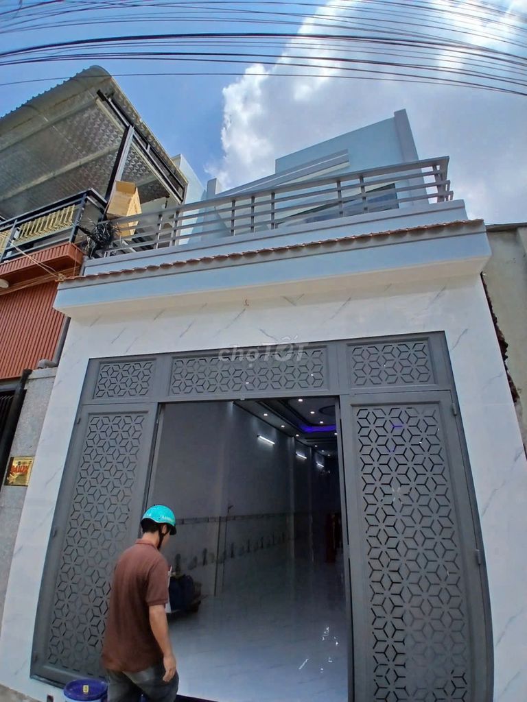 Hạ 300tr cho Nhà Hoàn công, gần chợ Dĩ An1.