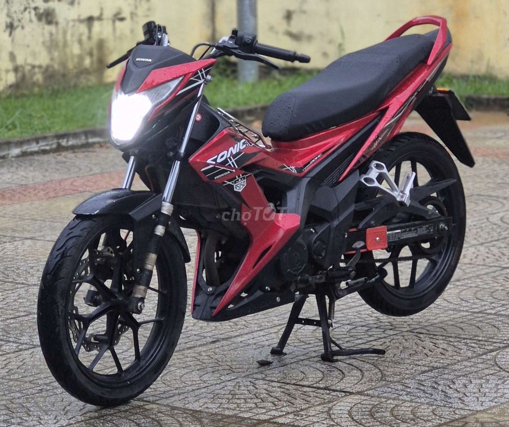 Honda Sonic 150 красно-черный, в отличном стоковом состоянии