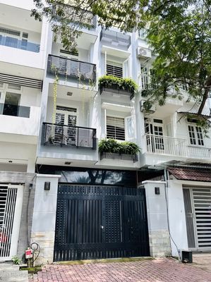 Аренда · 6 комн. · 90 м² · Quận 10, ул. Đường Thành Thái