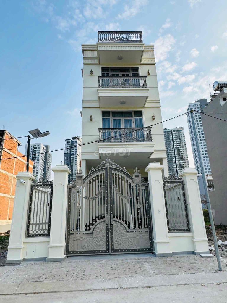 Аренда · 4 комн. · 129 м² · Quận 7, ул. Đường Đào Trí
