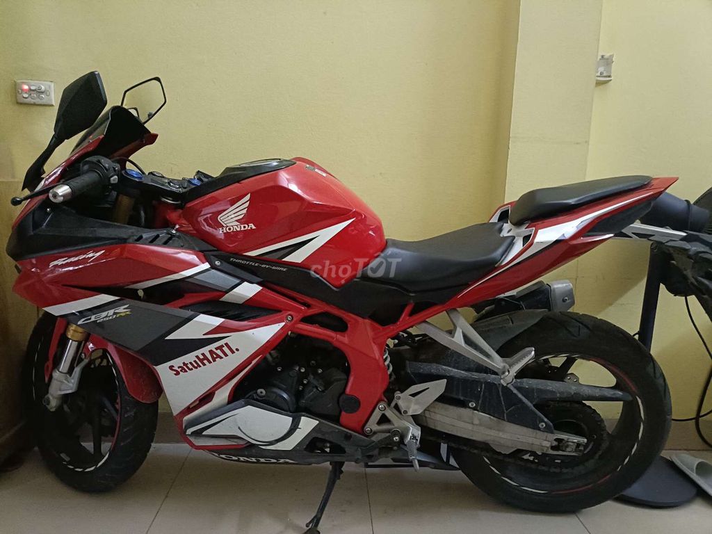 Honda CBR 250RR 2019 Đỏ 20.000 km. Mua bán Xe máy tại Quận Hoàng Mai Hà Nội được đăng bởi Anh Dũng hình 3