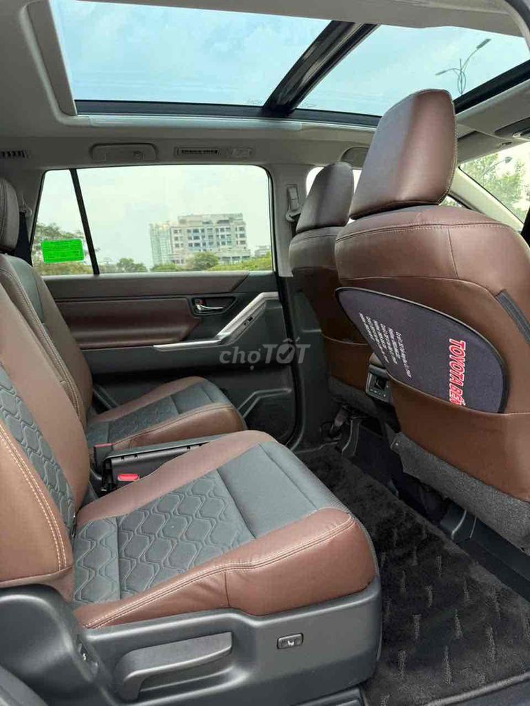 cần bán gấp toyota innova hybrid 2023, odo: 4000km