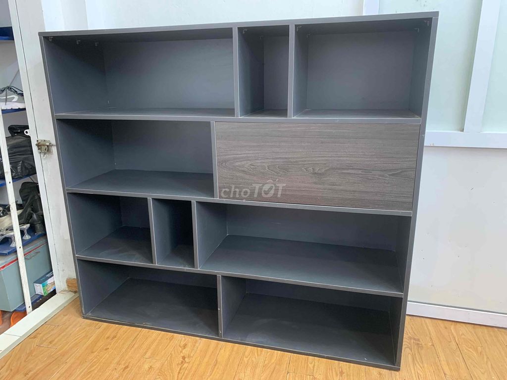Kệ trưng bày gỗ lõi xanh