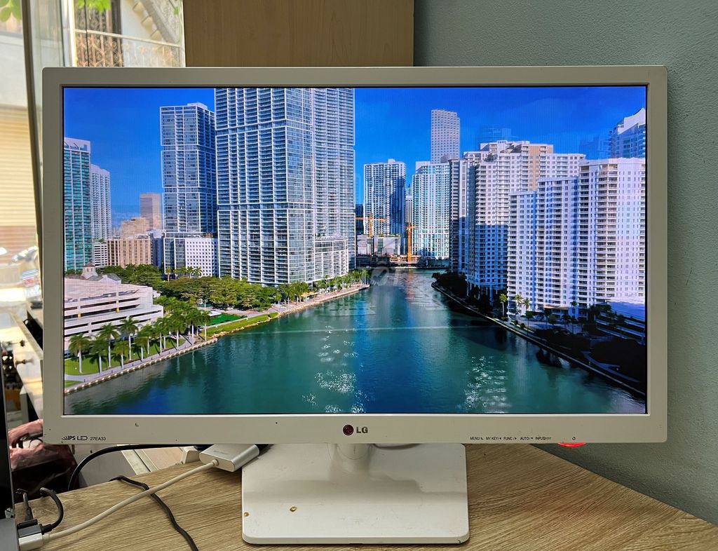 Màn LG 27 inch Full HD Trắng.///. Mua bán Phụ kiện (Màn hình, Chuột...) tại Quận Tây Hồ Hà Nội được đăng bởi MayTinhGiaReHaNoi hình 1