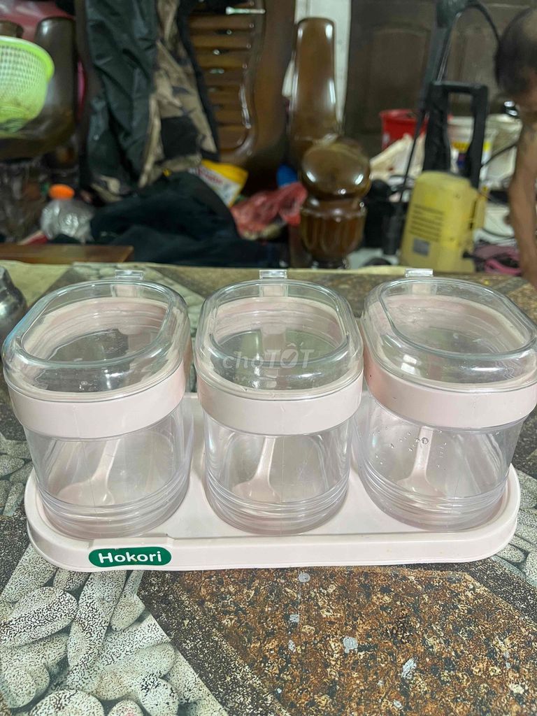 Hũ gia vị Hokori Nhựa Hồng nhạt. Mua bán Dụng cụ nhà bếp tại Quận Hoàng Mai Hà Nội được đăng bởi Công chúa top 1 trong lòng t mang tên Kairi hình 1