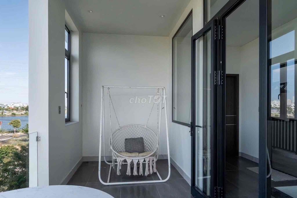 Corner garden villa with koi pond and Han River view — photo 7