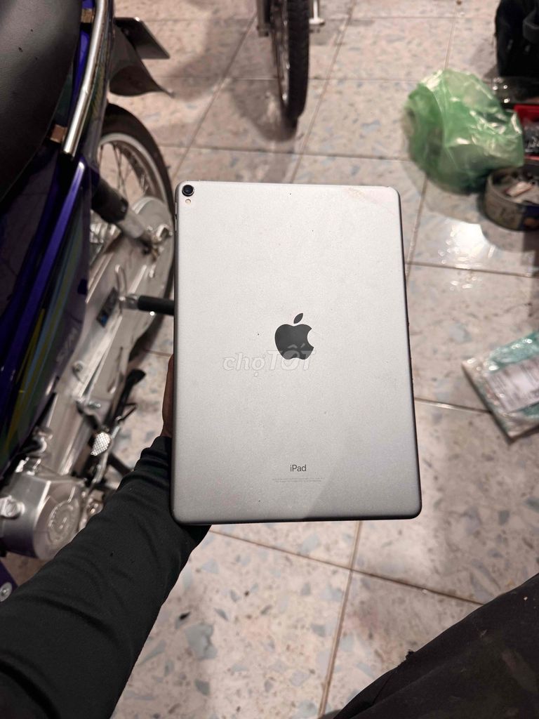 Apple iPad Pro 10.5 inch 64GB Bạc. Mua bán Máy tính bảng tại Thị xã Kỳ Anh Hà Tĩnh được đăng bởi Công Hiếu hình 1