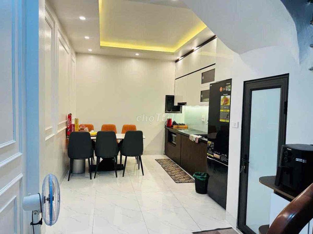 Аренда дома целиком на улице Dao Tan, Ba Dinh, 50м², 4 этажа, 5 спален, 15 млн