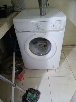 Máy giặt Electrolux EWF8576 cửa ngag 7kg invite