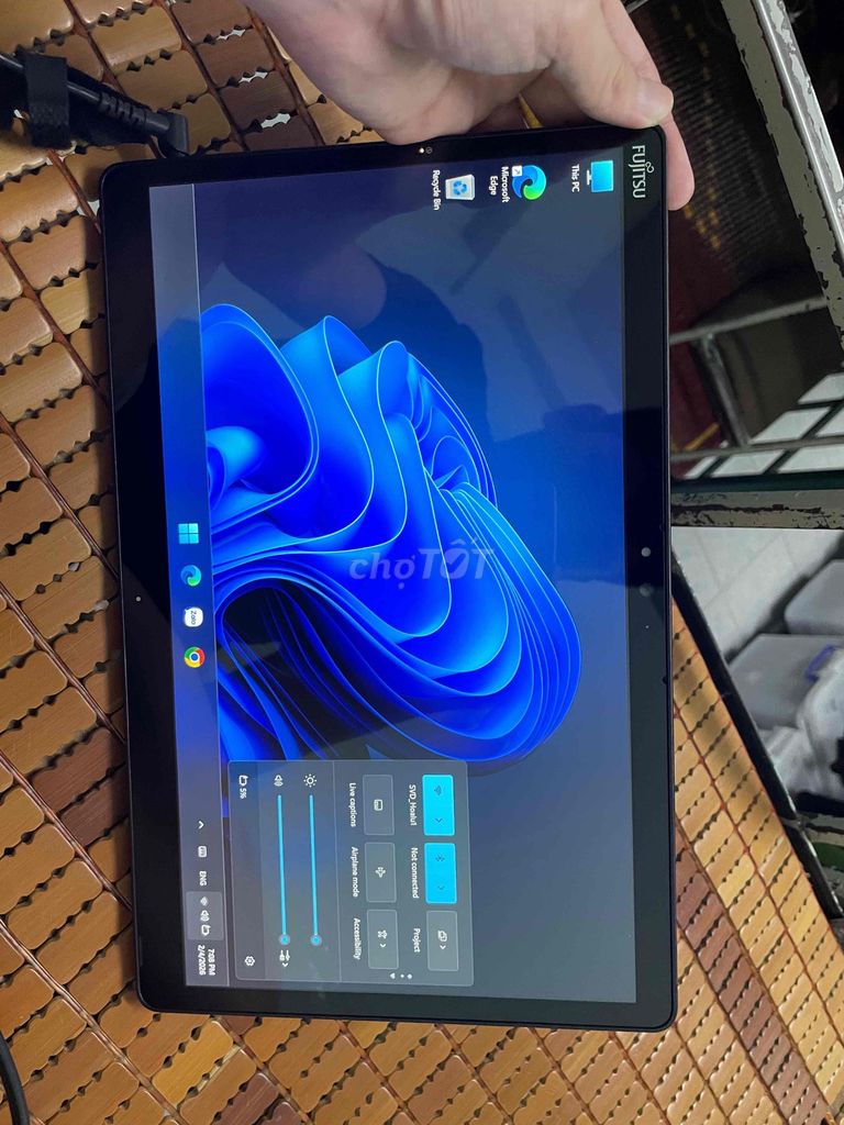 Fujitsu Arrows Tab Q738/SE i3-7130U 4GB/128GB. Mua bán Máy tính bảng tại Quận 1 Tp Hồ Chí Minh được đăng bởi Dtank hình 1