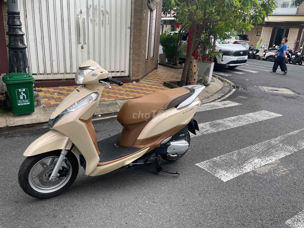 Оригинальное кремовое золото Honda Lead 125 2014