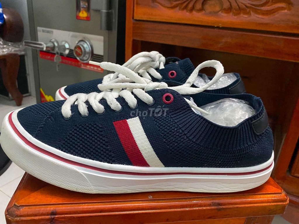  Tommy Hilfiger Xanh navy 41. Mua bán Giày dép tại Thành phố Thủ Đức Tp Hồ Chí Minh được đăng bởi HÀNG SI HIỆU hình 1