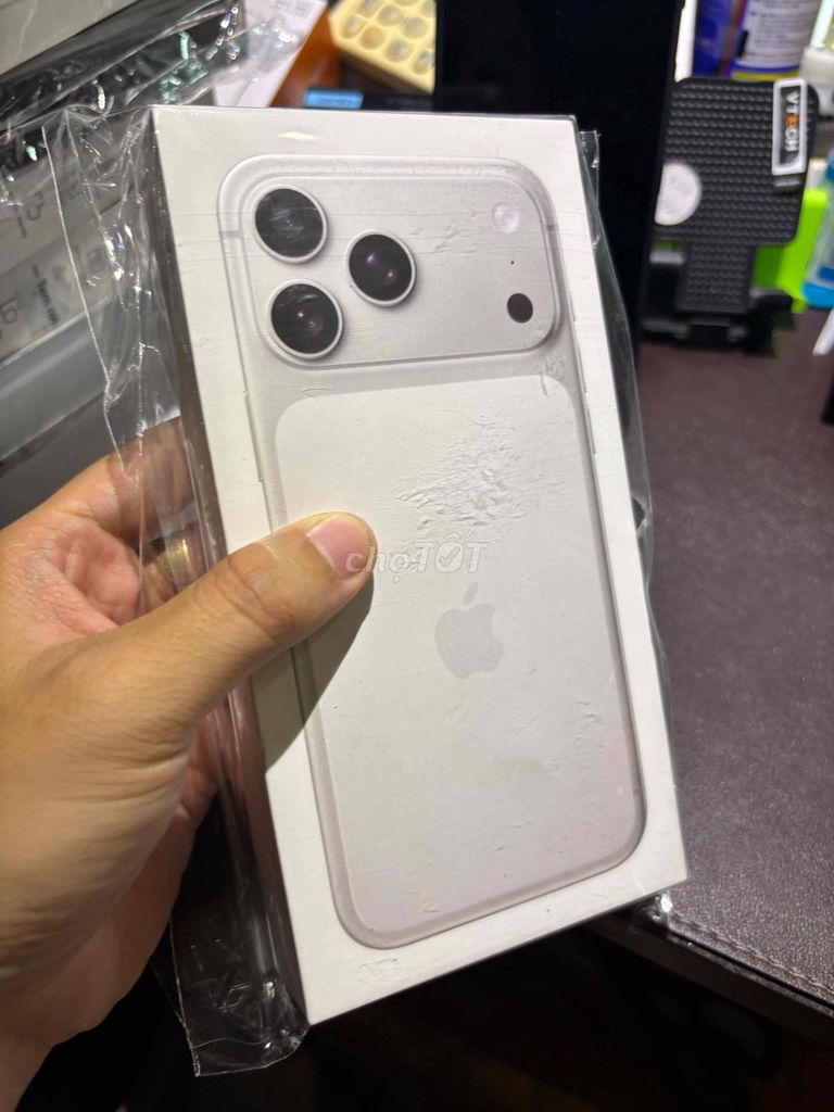 iPhone 17 Pro Max 512GB Mới TGDĐ. Mua bán Điện thoại tại Thành phố Thủ Đức Tp Hồ Chí Minh được đăng bởi Minh Sang Store Góp Bao Nợ Xấu hình 1