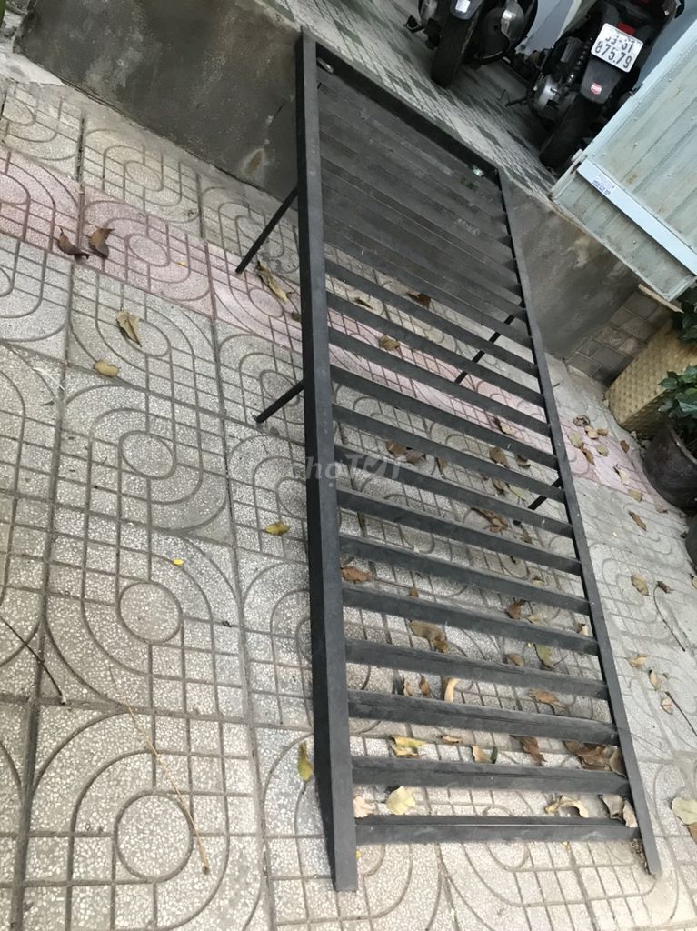 Cầu thang Sắt Đen Đã qua sử dụng. Mua bán Nội thất, đồ gia dụng khác tại Quận Bình Thạnh Tp Hồ Chí Minh được đăng bởi Hương Quỳnh PDC hình 1