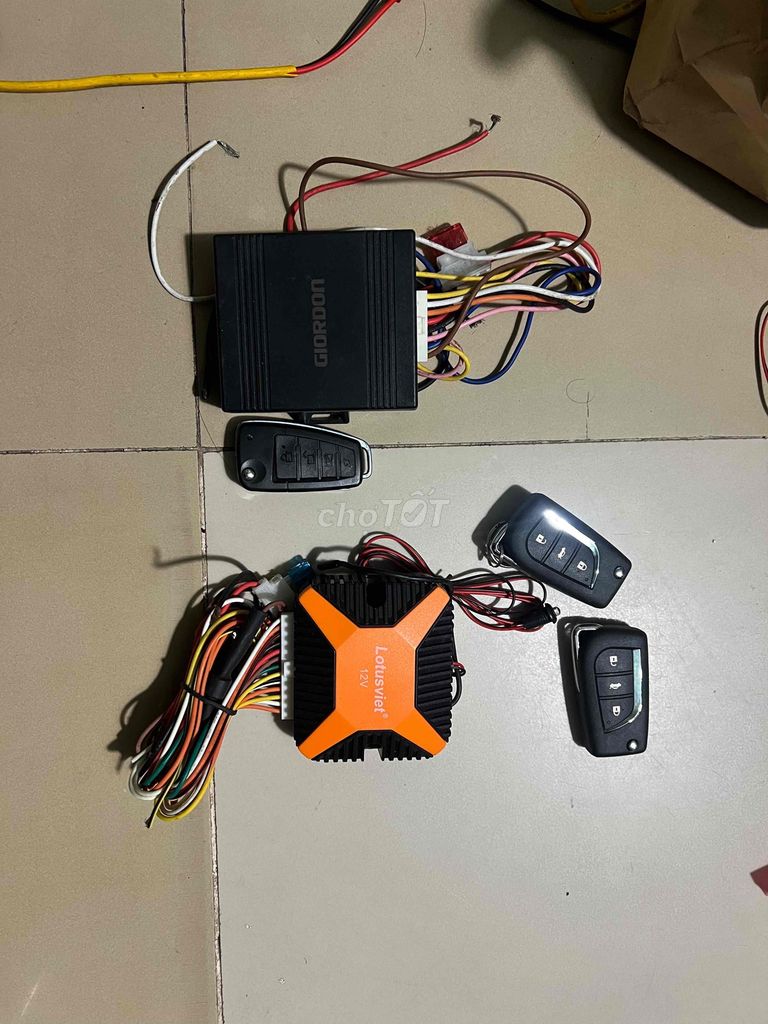 2 bộ remote điểu khiển ô tô. Mua bán Phụ tùng xe tại Thành phố Huế Thừa Thiên Huế được đăng bởi Nguyễn hình 3