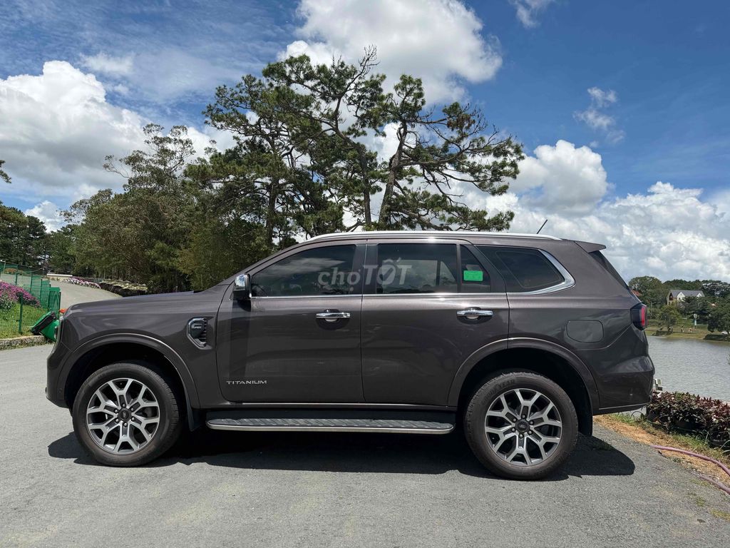 Ford Everest Titanium 4WD 2023 CHUẨN GIA ĐÌNH
