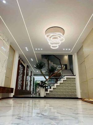 cho thuê nhà trần văn mười dt 6*28-3 lầu -4pn -5wc.sân xe hơi nhà đẹp