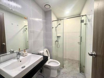 Cho thuê căn 2pn có rèm máy lạnh