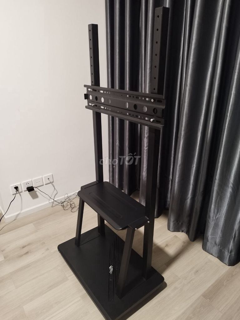 Giá Treo Tivi Di Động 32 - 75 Inch