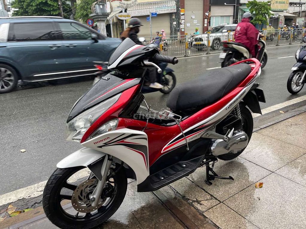 Honda Air Blade 2012 Красно-бело-черный