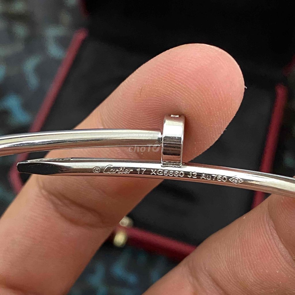 Vòng tay Cartier Kim loại Bạc Unisex. Mua bán Phụ kiện thời trang khác tại Quận Tân Bình Tp Hồ Chí Minh được đăng bởi Minh Tân hình 1