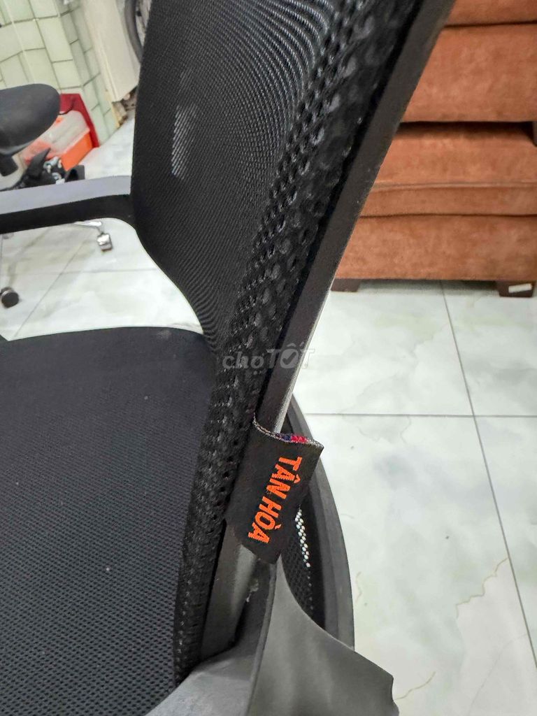 Ghế xoay văn phòng Tân Hòa Đen Lưới Kim loại. Mua bán Đồ dùng văn phòng tại Quận 8 Tp Hồ Chí Minh được đăng bởi hoang oanh hình 1