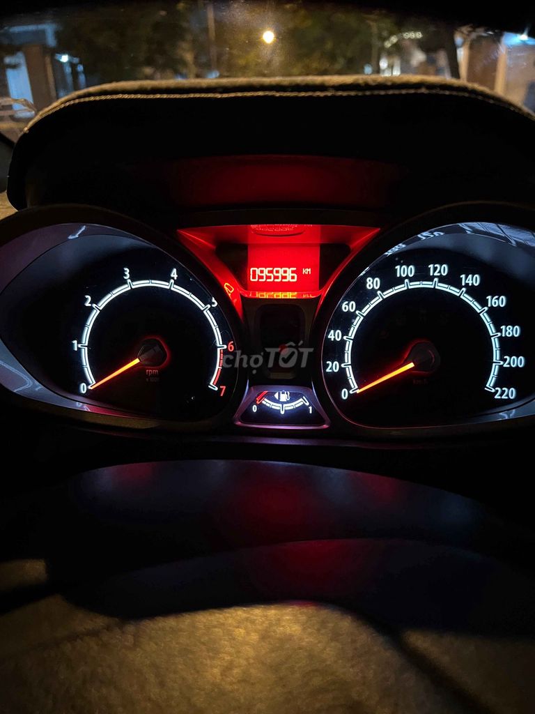 Ford Fiesta Sport 2013 Trắng sữa 95.000 km. Mua bán Ô tô tại Quận Liên Chiểu Đà Nẵng được đăng bởi Tenet hình 2