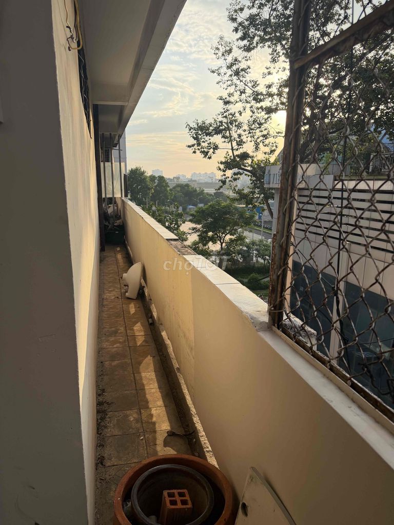Cho thuê phòng có ban công, sân thượng, sạch sẽ vào ở ngay
