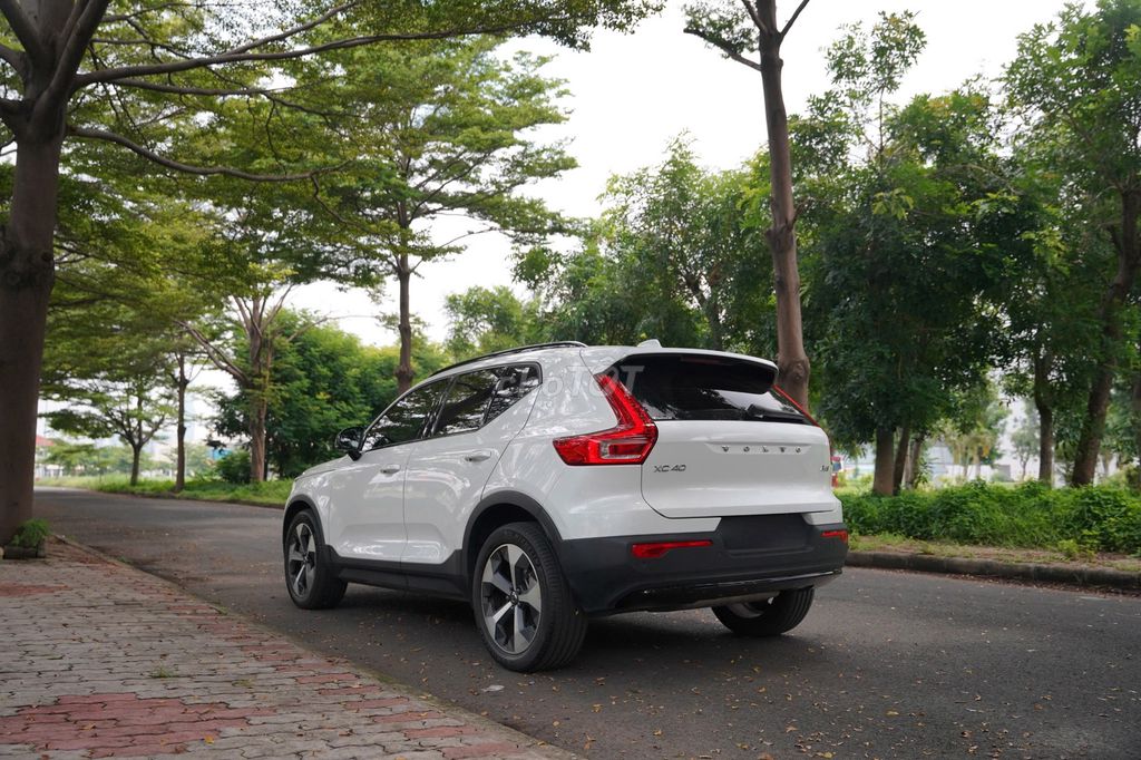 Volvo XC40 B6 2023 siêu lướt 17.000km_Bank 90%. Mua bán Ô tô tại Quận 7 Tp Hồ Chí Minh được đăng bởi Hoàn Lee Xe Lướt hình 3