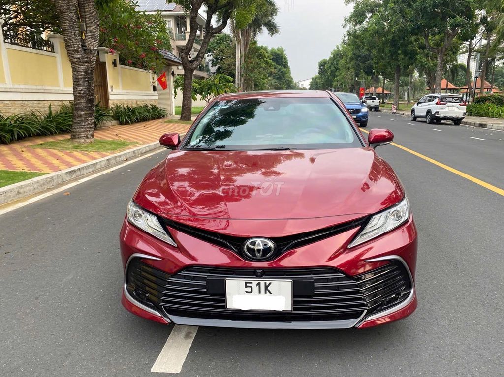 Gia đình đổi xe 7 chổ bán camry bản đặc biệt 2.5Q