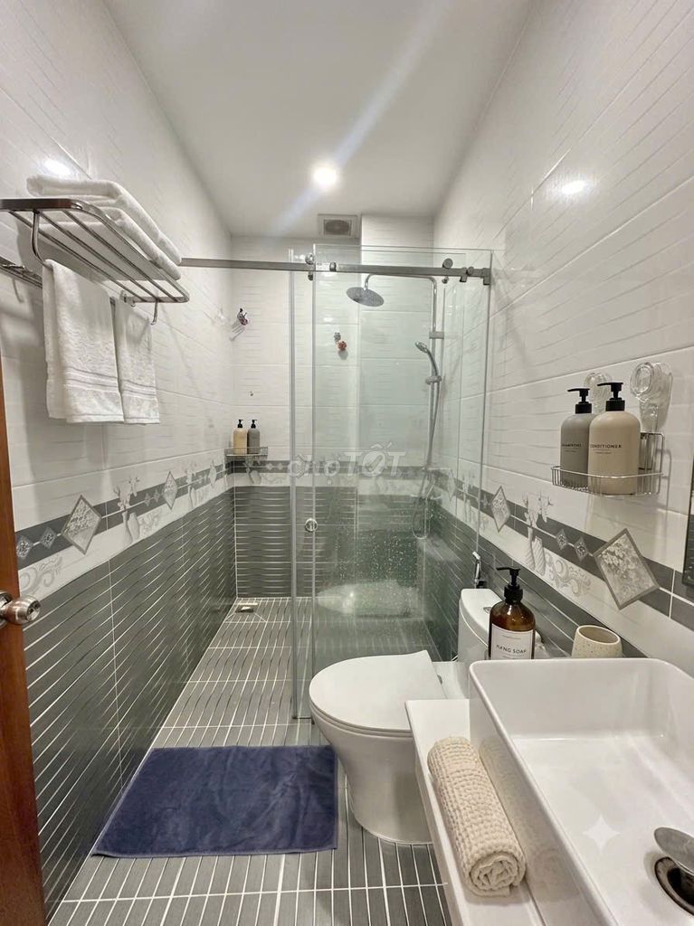 Рядом с парком Gia Dinh - ширина 5М - 75М² - 5 этажей - переулок для авто - Nguyen Van