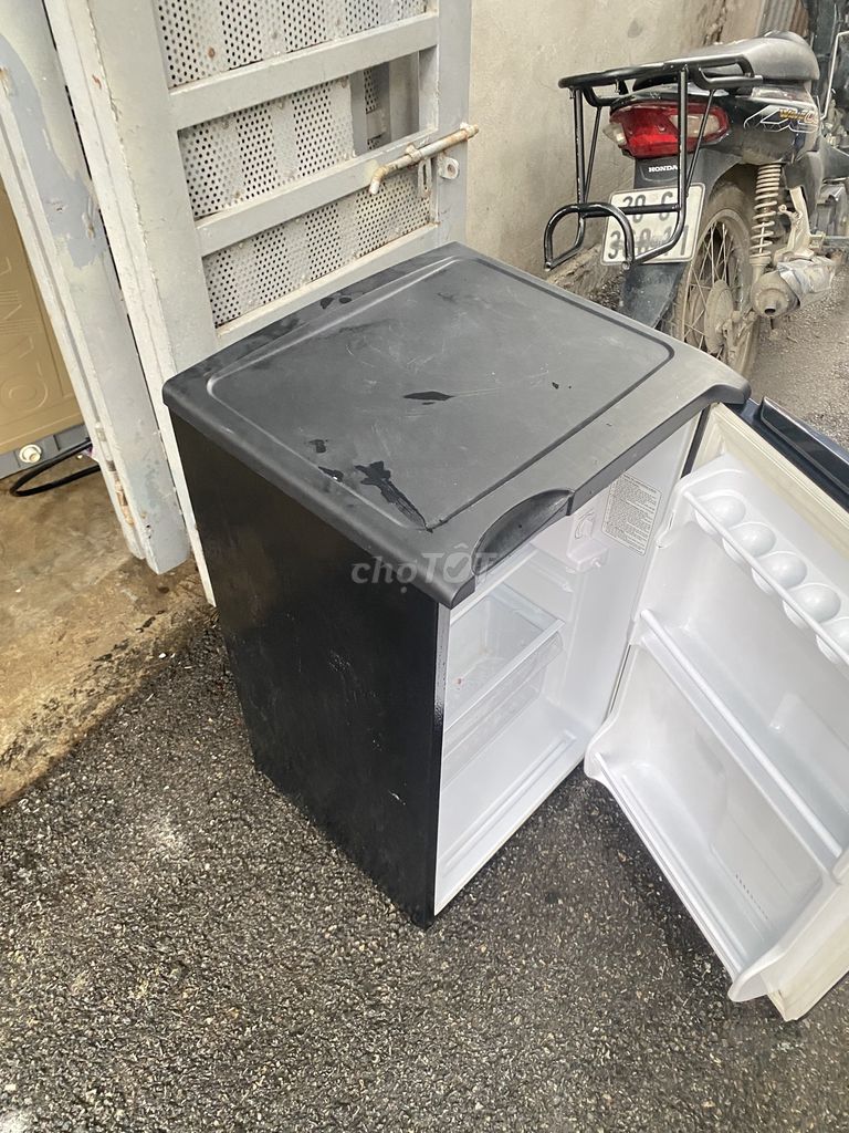 Tủ lạnh Aqua mini Đen hoạt động êm ái. Mua bán Tủ lạnh tại Quận Hoàng Mai Hà Nội được đăng bởi Nguyễn Văn Mạnh hình 1
