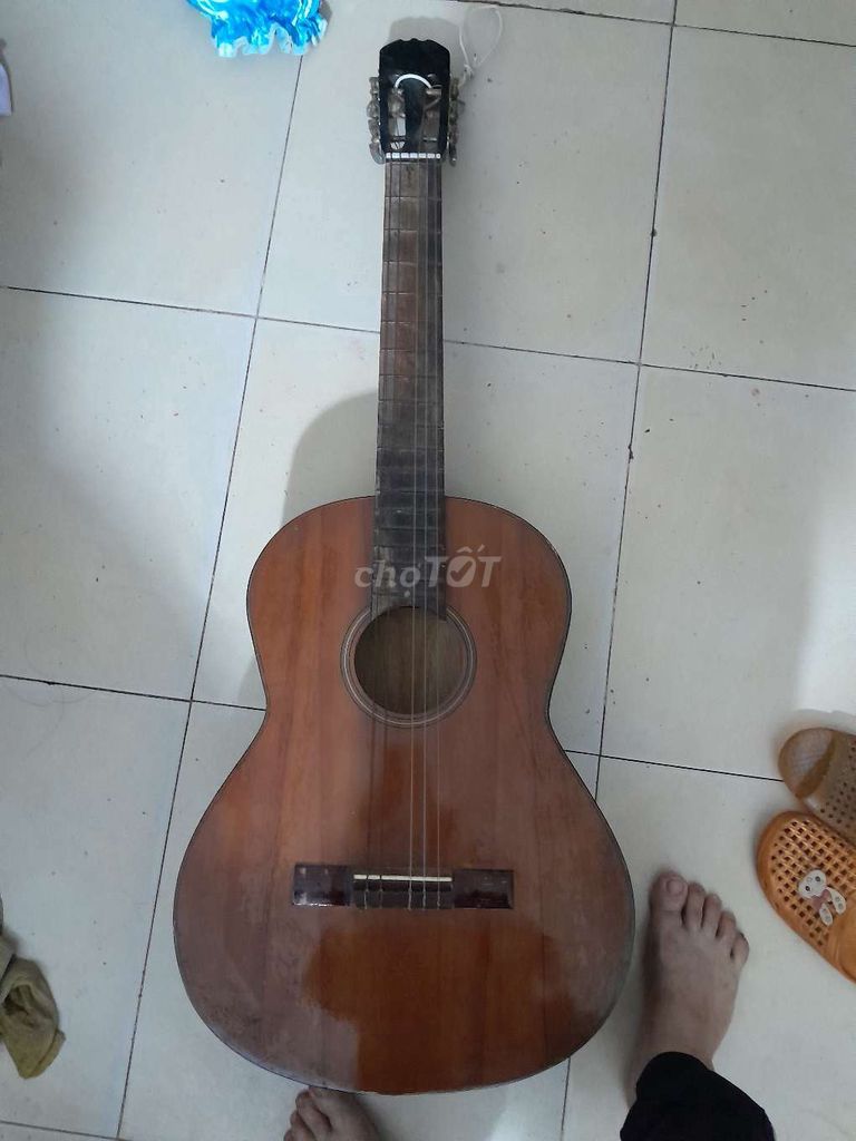 Đàn guitar gỗ màu Nâu. Mua bán Nhạc cụ tại Quận Hoàng Mai Hà Nội được đăng bởi Hương Ly hình 1