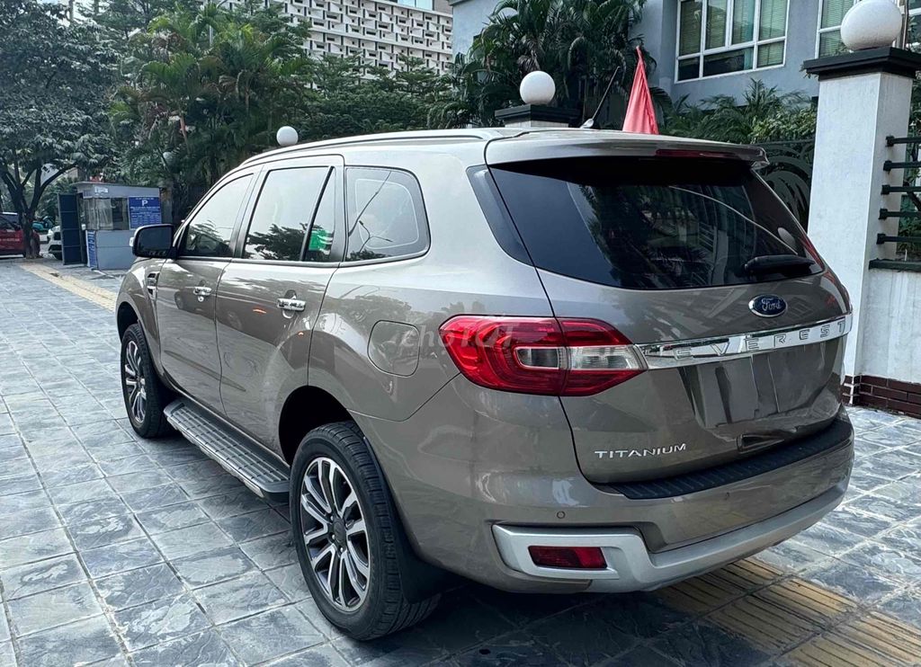 Ford Everest Titanium 2020 дизель коричневый