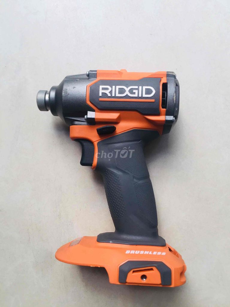 Thn máy bắn vít RIDGID 18v ko chổi than