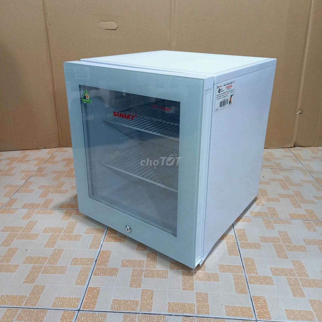 Tủ lạnh Sanaky U652S4 nhỏ gọn 1 ngăn, cửa kính.