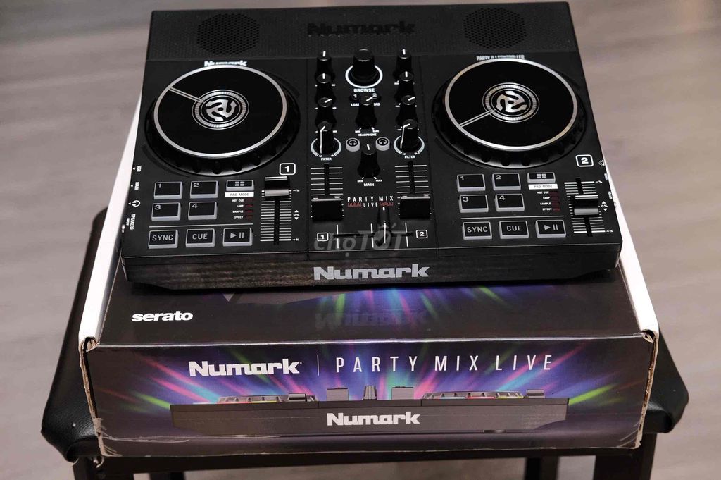Bàn DJ Numark Party Mix Live Đen 99%. Mua bán Sở thích khác tại Quận Bình Thạnh Tp Hồ Chí Minh được đăng bởi Vân Anh 2Tech House hình 1