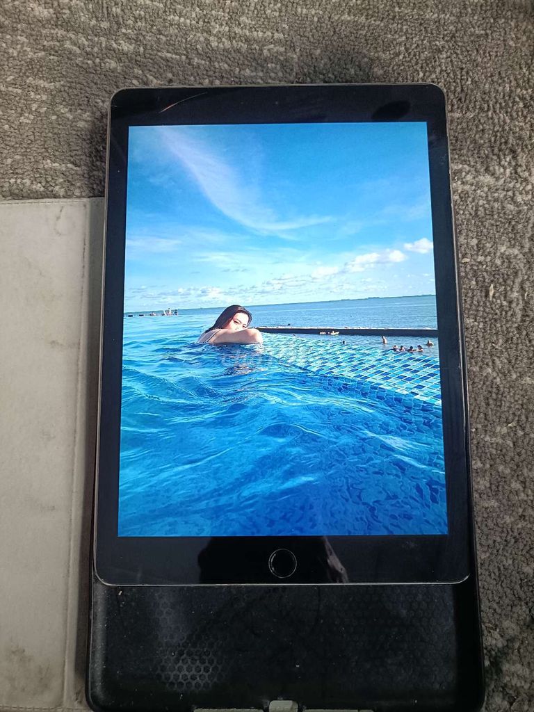 Apple iPad Air 2 16GB Kính nứt. Mua bán Máy tính bảng tại Huyện Nhà Bè Tp Hồ Chí Minh được đăng bởi Hân Phước audio  hình 1