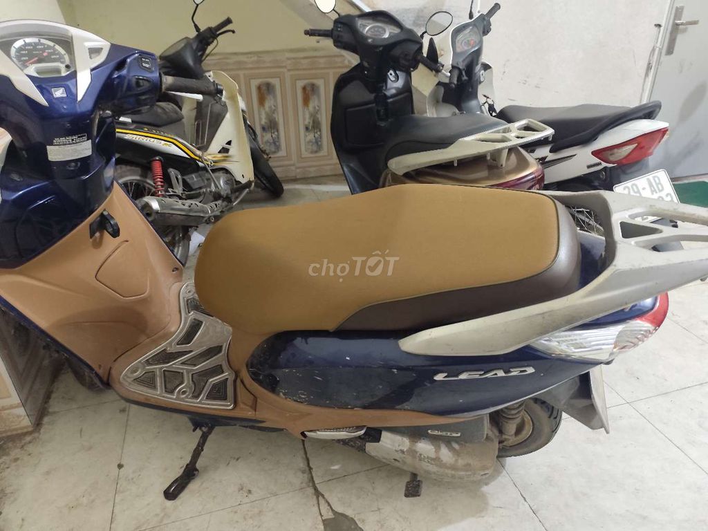 Honda Lead, сине-коричневый скутер