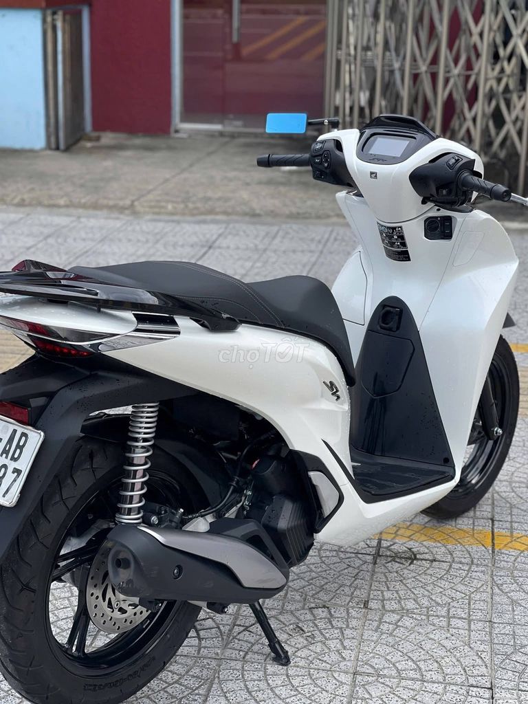 Honda SH 2026 Bs 43 белый-чёрный, рассрочка