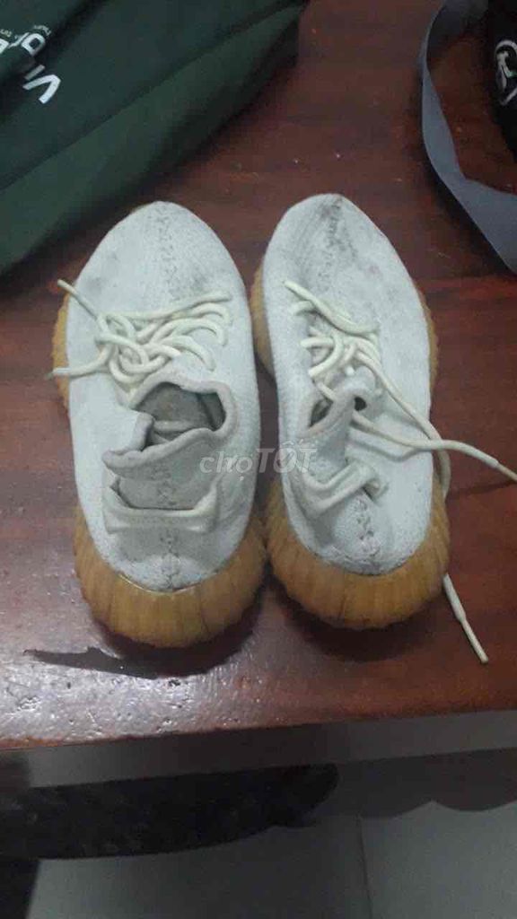 Giày Yeezy 350 V2 Butter (Legit/Đã qua sử dụng). Mua bán Giày dép tại Huyện Bình Chánh Tp Hồ Chí Minh được đăng bởi Minh Khang hình 1