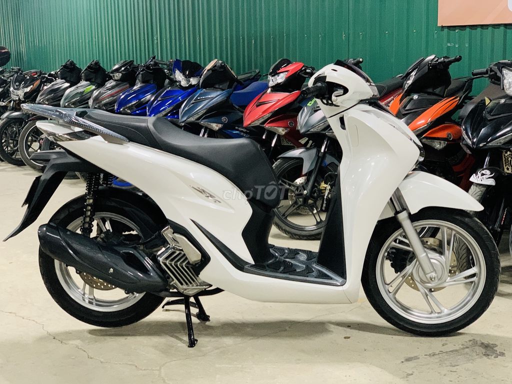 XE MÁY THANH TUNG-HONDA SH 125 GÓP 5 TRIỆU CÓ XE. Mua bán Xe máy tại Quận Nam Từ Liêm Hà Nội được đăng bởi THANH TÙNG hình 3