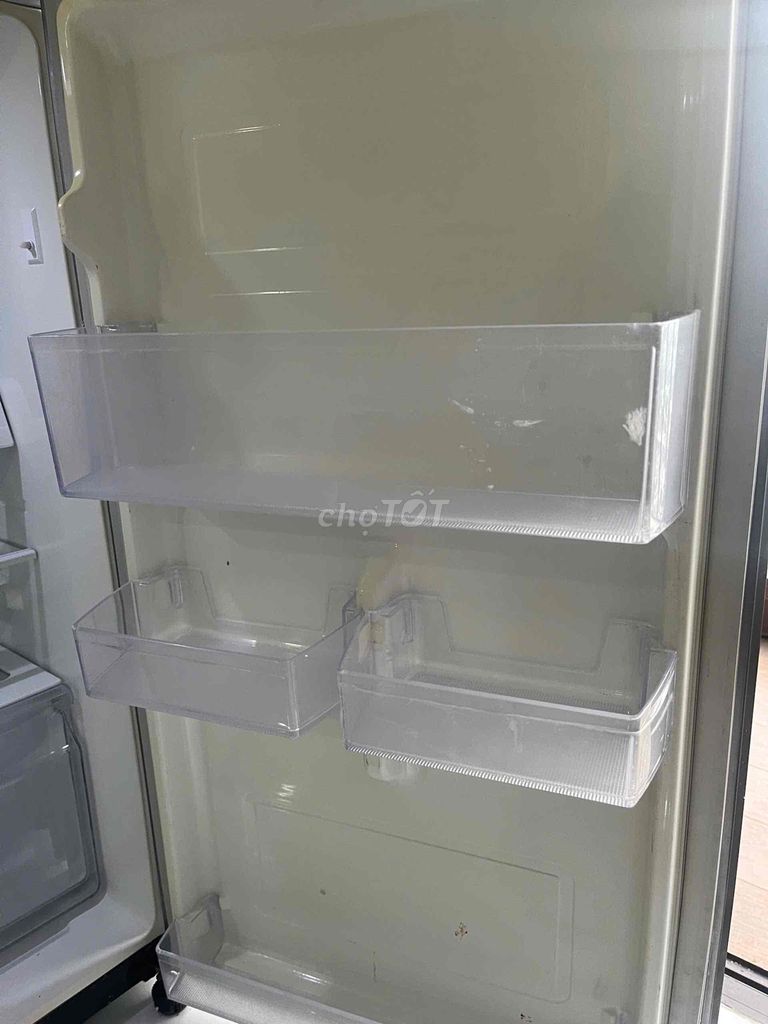 Em cần bán tủ lạnh samsung