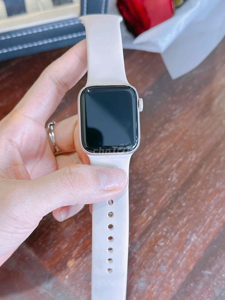 apple watch se2-40mm starlight ful pk zin pin 94%