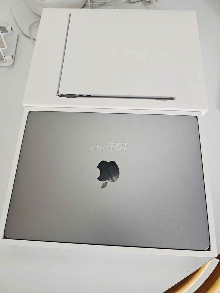 Macbook Air M2 Ram 8.256GB Sạc 29L BH 10.2025