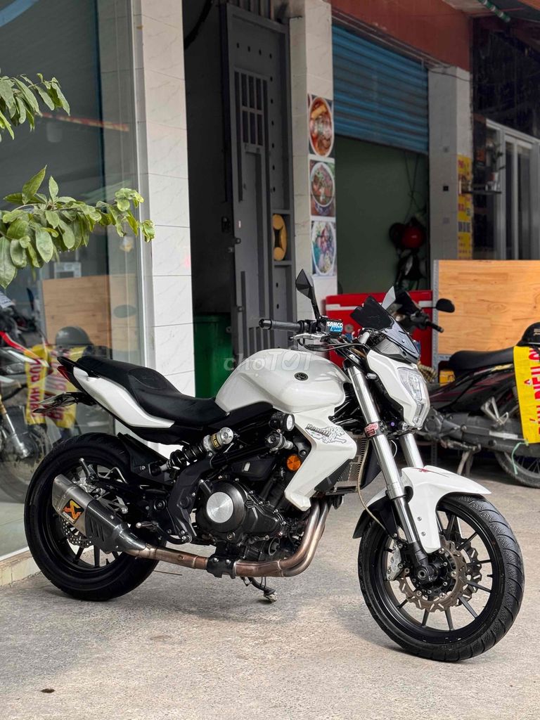 Benelli BN302 Trắng 35000 km. Mua bán Xe máy tại Quận Bình Tân Tp Hồ Chí Minh được đăng bởi Việt Motor Bình Tân hình 1