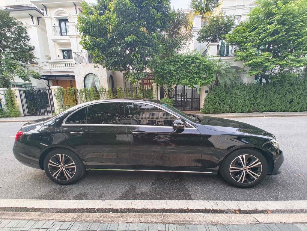 Mercedes Benz E Class 2020 - 50000 km. Mua bán Ô tô tại Quận Bắc Từ Liêm Hà Nội được đăng bởi Hiếu Vũ hình 4